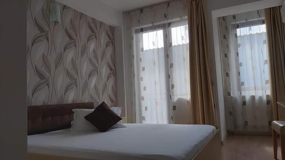 Târgu Jiu Hotel Story מראה חיצוני תמונה