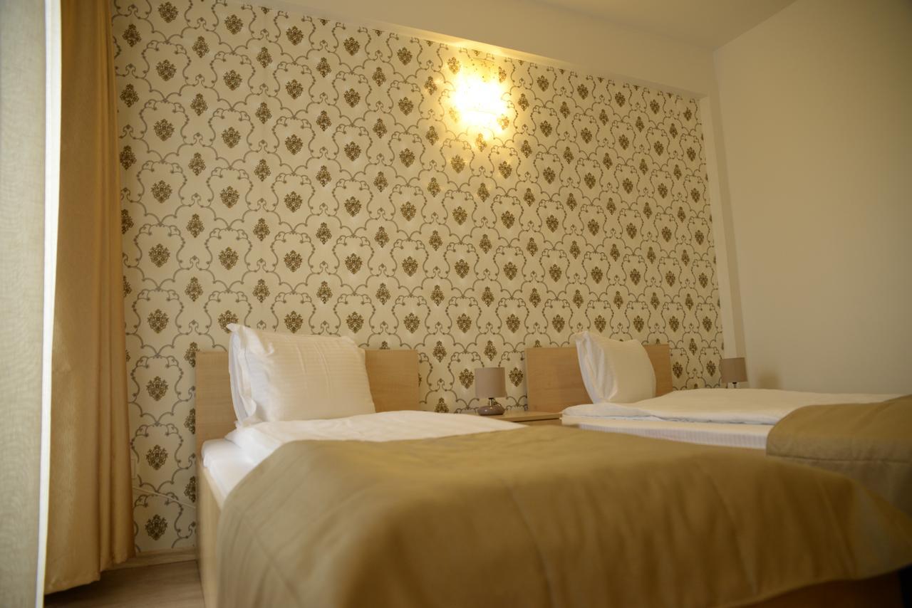 Târgu Jiu Hotel Story מראה חיצוני תמונה