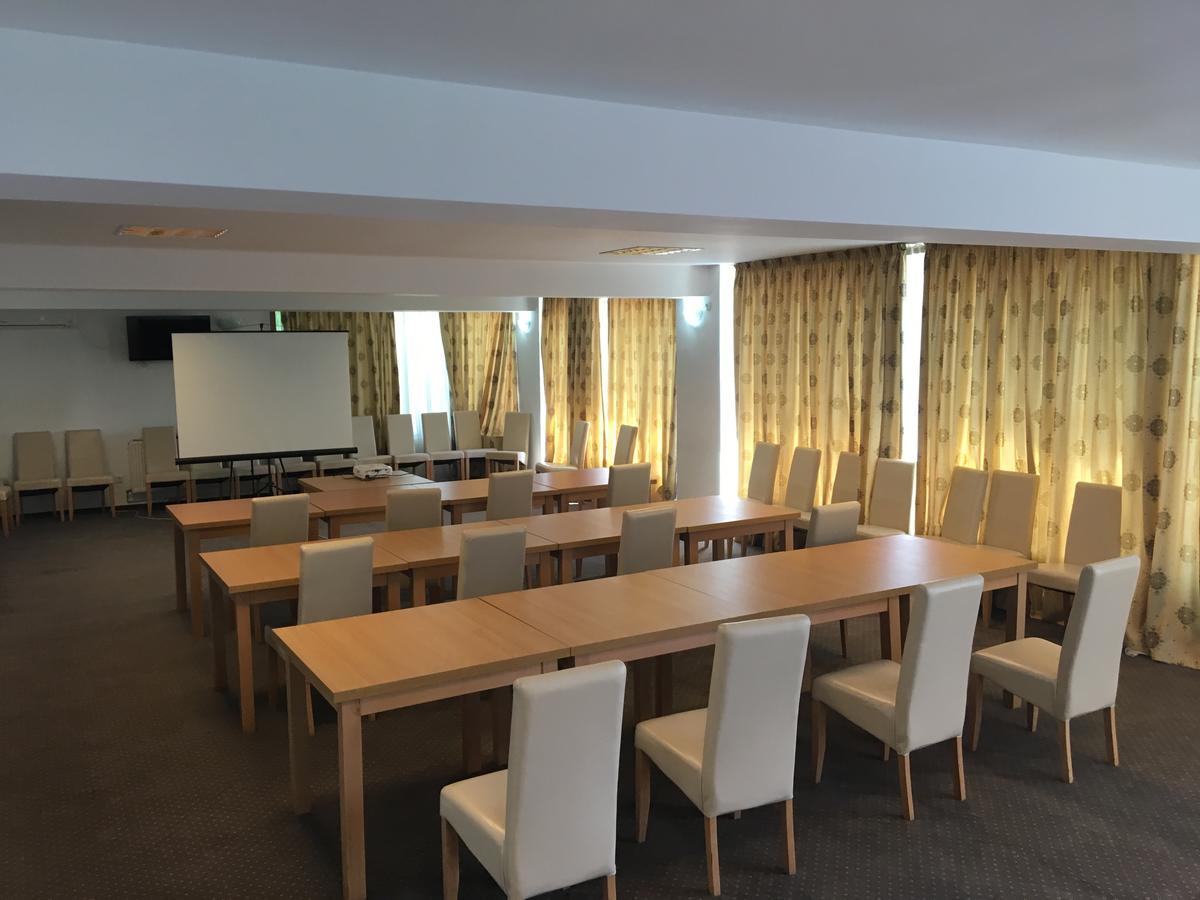 Târgu Jiu Hotel Story מראה חיצוני תמונה